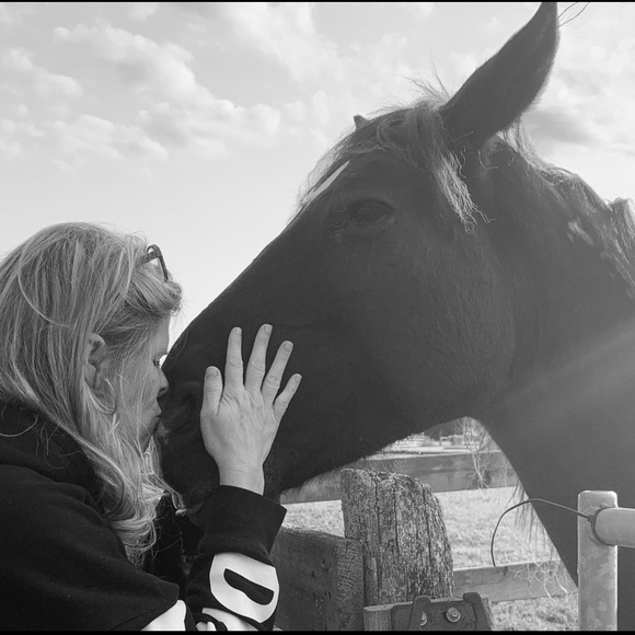 Meet your Posher, Sharon - Picture 2 of 3